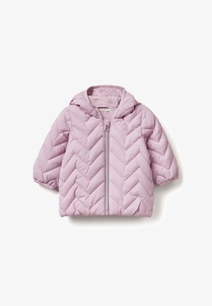 Gestepptes pinkes Jäckchen mit Kapuze, das ein Chevron-Steppdesign, einen Frontreißverschluss und ein dezentes Kaninchenmuster-Futter aufweist.