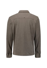 Bruine langekleurige shirt met een gestructureerde stof, met een knoopsluiting kraag en manchetten met details. Kenmerkend zijn de rugplooien en de knoopaccent op de kraag.