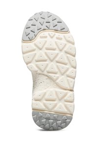 Sole boty s bílými a šedými trojúhelníkovými vzory, texturovanými gripovými oblastmi a značkováním "Flower Mountain" blízko paty.