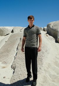 Next CUBAN COLLAR PATTERN-REGULAR FIT - Polotričko - black white