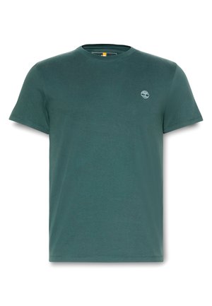 T-shirt en coton vert avec un col rond et des manches courtes. Présente un petit logo brodé sur la poitrine. Texture douce, coupe régulière.