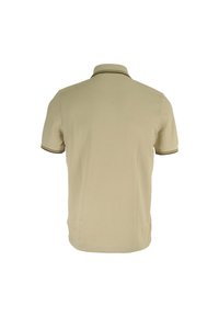 Beige poloshirt met korte mouwen, afgewerkt met een gestructureerde stof en contrasterende bies langs de kraag en mouwen. Gladde stof, klassieke snit.