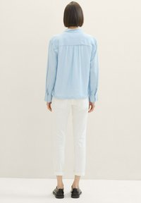 TOM TAILOR TAPERED RELAXED - Pantalon classique - whisper white