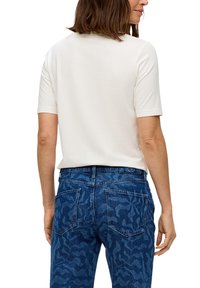 s.Oliver MIT FRONT - Print T-shirt - creme
