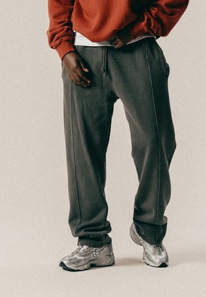 SOURCE  - Pantalon de survêtement - black