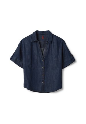 Camisa vaquera azul oscuro de manga corta con botones, dos bolsillos en el pecho y trabillas con botones en las mangas remangadas.