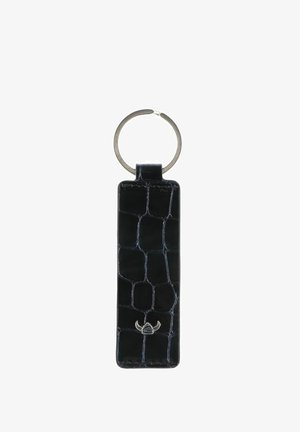 Porte-clés en cuir noir avec texture crocodile et petit emblème argenté de la marque attaché à un anneau métallique rond.