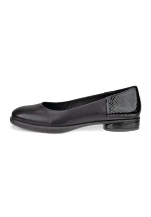 Czarne damskie buty na niskim obcasie z gładką skórzaną przednią częścią i teksturowanym błyszczącym obcasem, zaokrąglonym noskiem i wsuwanym fasonem.
