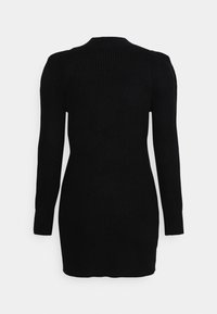 Vestido preto de malha com mangas longas, gola alta e textura canelada. Apresenta detalhes de costura vertical e uma silhueta ajustada.