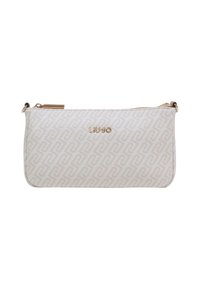 Clutch sintetica color crema con logo in rilievo e motivo geometrico. Presenta una cerniera dorata e dettagli in metallo, forma rettangolare sottile.