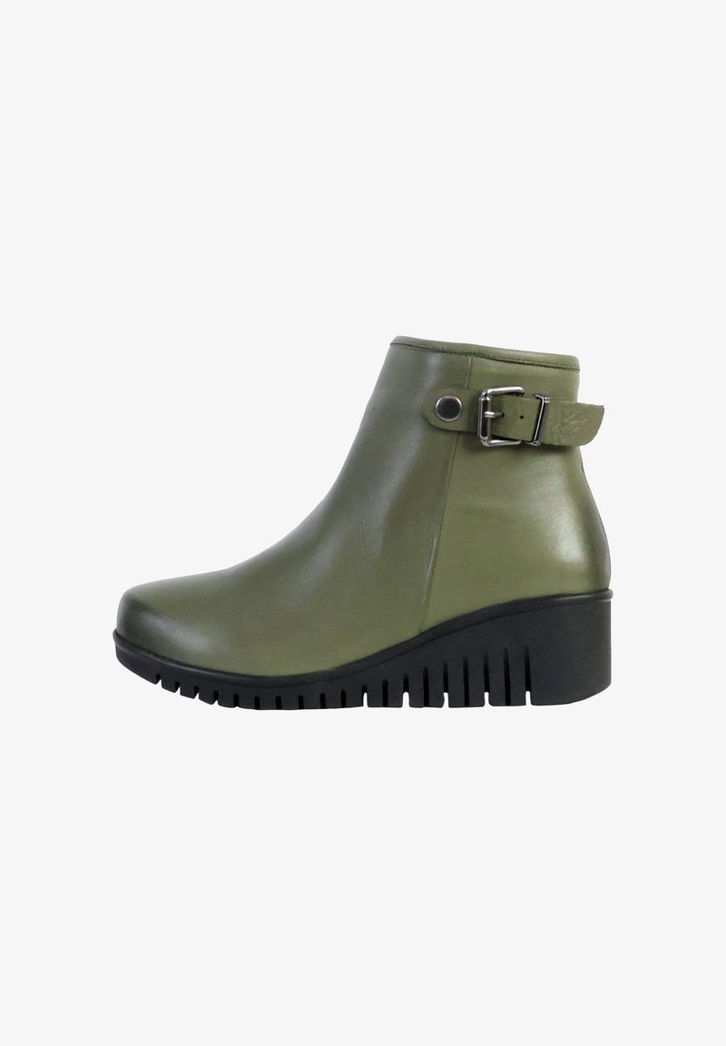 Grønne læder ankelstøvler med en glansfuld finish, med en sidespænde detaljer, rund tå og en tekstureret sort kilehælfod.