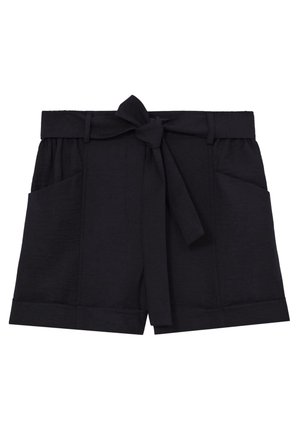 Pantaloncini neri a vita alta con ampi risvolti, tasche frontali, passanti per cintura e cintura in tessuto annodata in vita.