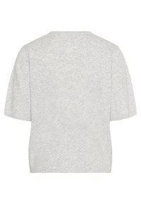 Pull en gris à manches courtes avec une coupe décontractée, fabriqué dans une texture douce, doté d'un col rond et de détails minimalistes au dos.