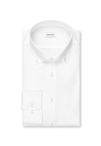 Złożona biała koszula na guziki z ostrym kołnierzykiem i zapinanym na guzik mankietem, widoczna metka marki wewnątrz kołnierza.