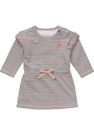 Vestido de rayas con mangas largas, que presenta rayas en rosa y azul marino, un aplique de corazón y una cintura fruncida con un lazo decorativo en la parte delantera.