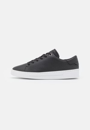 Sneakers - black