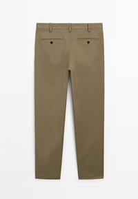 Khakihosen mit schlanker Passform, gefertigt aus einem glatten Stoff. Mit flacher Vorderseite, Gürtelschlaufen und zwei Gesäßtaschen mit schwarzen Knöpfen.