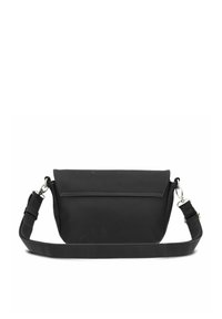 Borsa a tracolla nera in pelle liscia, con chiusura a patta, tracolla regolabile e hardware in tonalità argento. Design semplice e rettangolare.