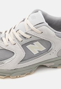 New Balance 530 UNISEX - Tenisky - grey