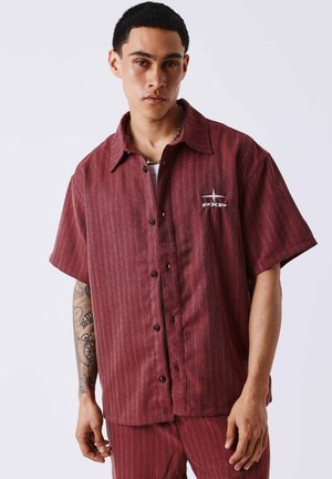 Project X Paris, CHEMISE À MOTIF RAYÉ AVEC BRODERIE AU DOS - Camisa - bordeaux