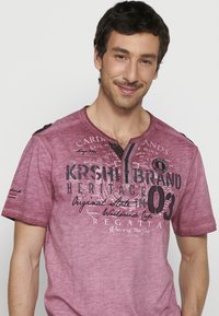 Koroshi SHORT SLEEVE - Marškinėliai su spaudiniu - granate   maroon