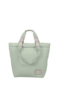 Lys grønn totebag med myk tekstur, polstret design, doble topphåndtak og rektangulær form. Har en beige logo-patch.