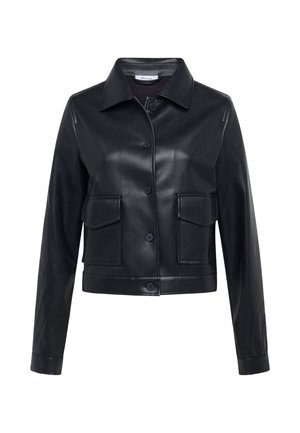 Schwarze, kurz geschnittene Jacke aus Kunstleder mit klassischem Kragen, Knöpfen vorne, langen Ärmeln und zwei Klappentaschen vorne.