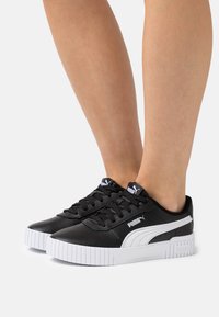 Puma - CARINA 2.0 - Sporta apavi - black/white/silver Miniatūras attēls 1