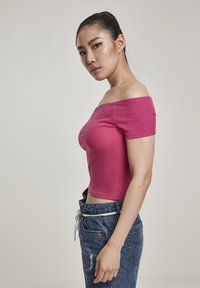 Urban Classics OFF SHOULDER - Tricou basic - pink