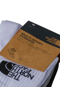 Moniväriset pehmustetut sukat valkoisena mustalla logolla, puuvillasekoitekangasta, neljänneksen pituus, pakattu pahvilapulla, jossa on koko M.