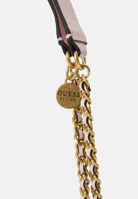 Guess GIULLY - Rankinė - light rose
