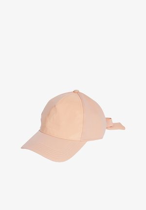 Cappellino rosa chiaro con pannello frontale lucido, visiera curva e un nastro in tessuto sul retro. Presenta un logo impresso sul davanti.