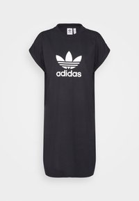 Sort bomulds t-shirt kjole med opsmøgede ærmer. Har stort hvidt Adidas-logo og trefoil-emblem på forsiden. Enkel og lige skåret design.