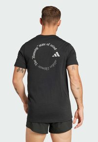 adidas Performance ULTIMATE METALLIC GRAPHIC - Camiseta deportiva - black