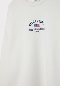 Stradivarius Mikina - white