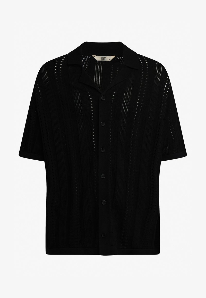 Chemise noire à manches courtes avec un design à col, présentant un motif en maille ouverte texturée et une fermeture à boutons sur le devant.