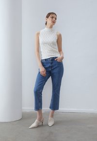 Anna Field Top - off-white