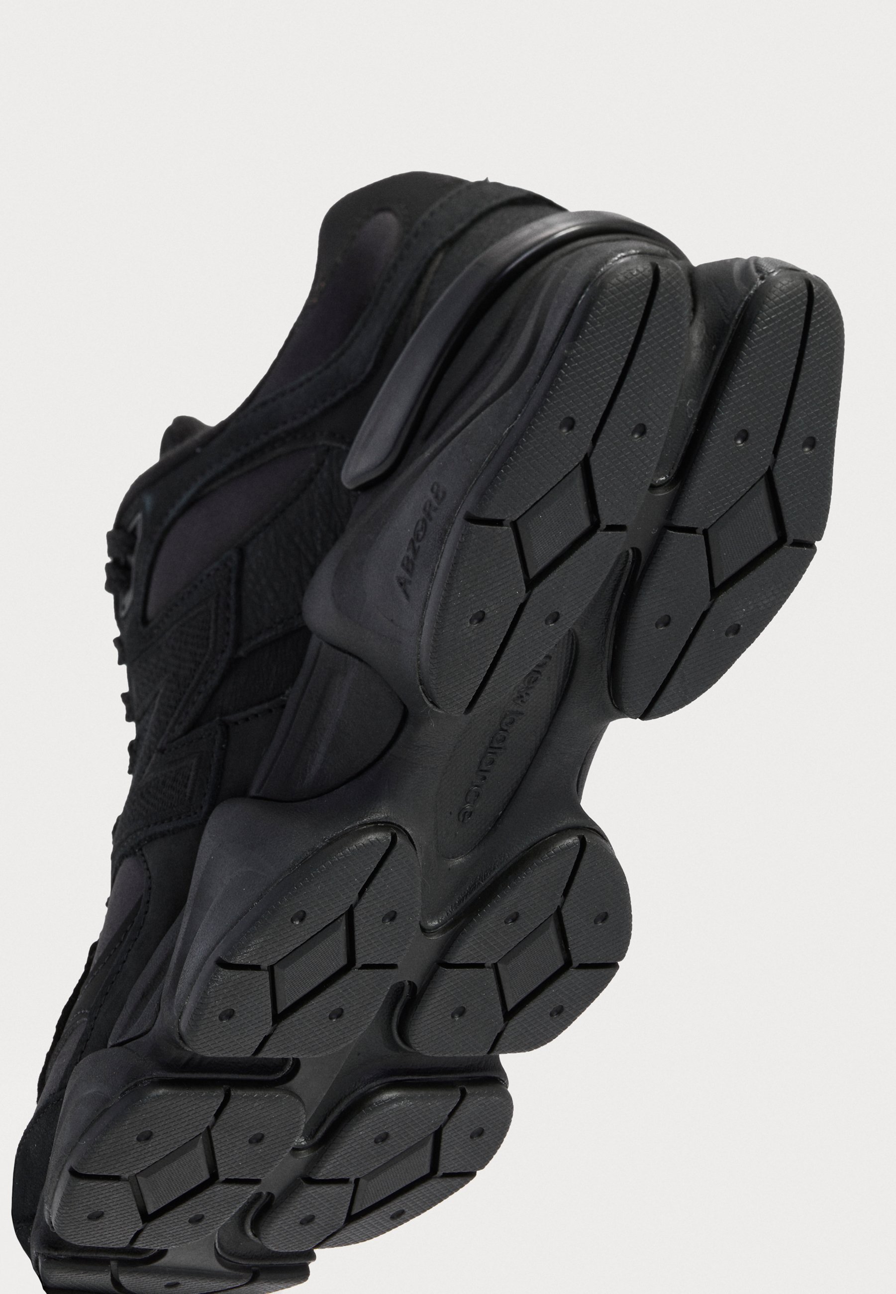 New Balance U9060 SATIN - Trainers - black - Zalando.co.uk