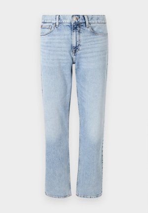 Jeans din denim de un albastru deschis, cu un design drept, cinci buzunare, închidere cu nasture și fermoar și o ușoară decolorare pe material.