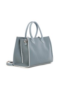 Borsa a mano in ecopelle azzurro chiaro con due manici, finiture bianche e una tracolla rimovibile. Forma rettangolare con una superficie liscia.