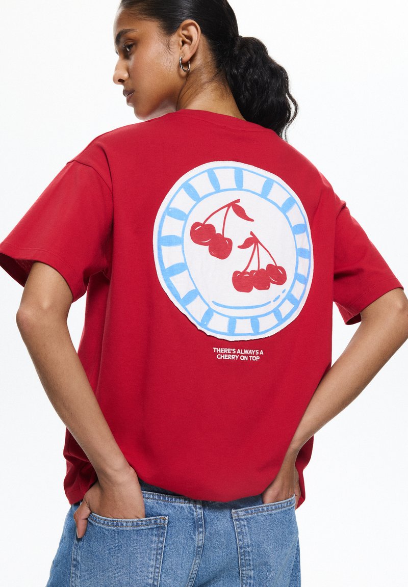 PULL&BEAR T-shirt imprimé - red