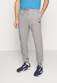 Reebok - IDENTITY SMALL LOGO FRENCH TERRY JOGGER TRACKSUIT BOTTOMS - Pantaloni sportivi - medium grey heather Immagine in miniatura 1