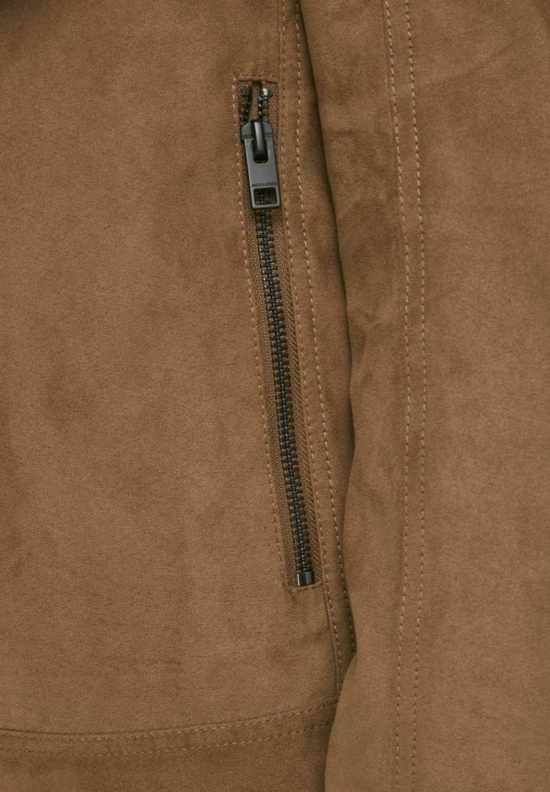 Herren Leichte Jacken | Jack & Jones JJEWARNER NOOS Kunstlederjacke cognac/beige - FI07077 Herren Leichte Jacken | Jack & Jones JJEWARNER NOOS Kunstlederjacke cognac/beige - FI07077