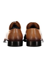 Braune Lederdressschuhe mit glatter Oberfläche, abgerundeter Spitze, leicht erhöhtem Absatz und geschwungenen Nahtdetails auf der Rückseite.
