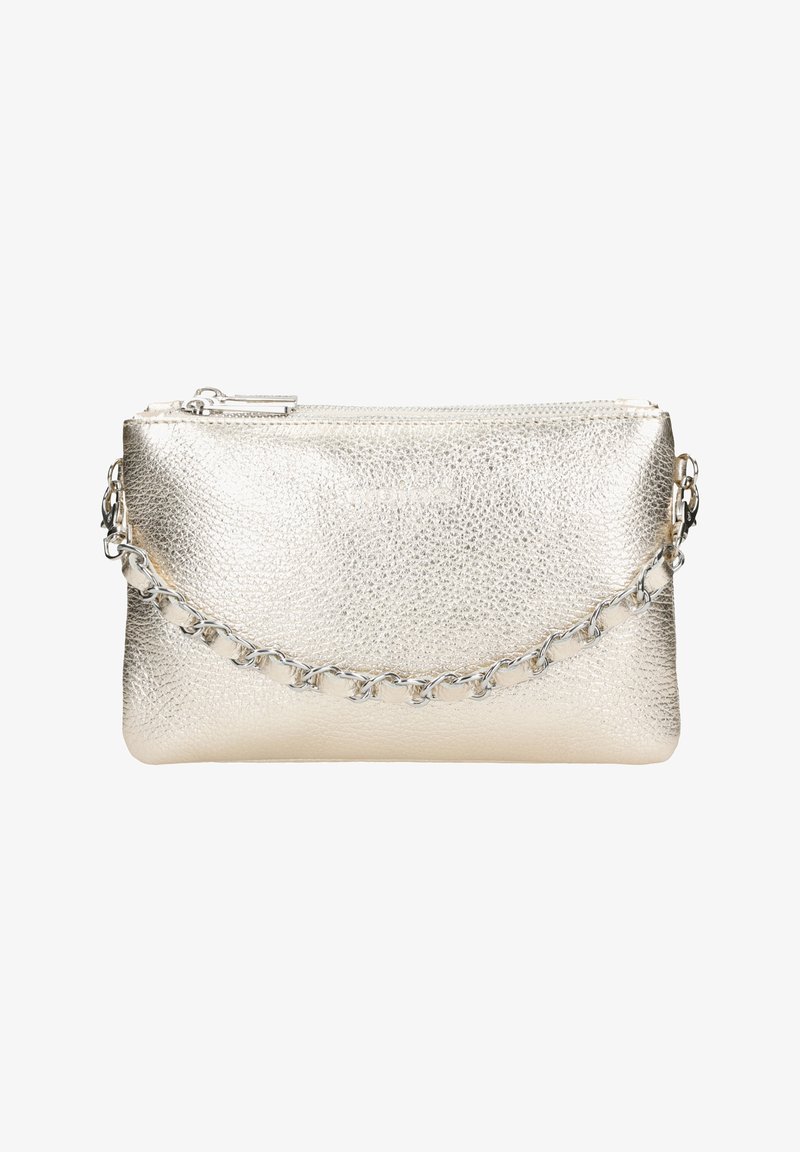 Srebrna torebka kopertówka o metalicznym wykończeniu, z teksturowaną powierzchnią, zamykana na zamek i z srebrnym łańcuszkiem. Kompaktowy prostokątny kształt, bez dodatkowych ozdób.