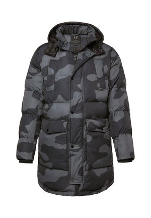Abrigo parka acolchado para hombres, de longitud hasta la rodilla, en un patrón de camuflaje en negro y gris, con capucha, cremallera frontal, botones a presión y varios bolsillos con solapa.