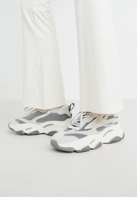 POSSESSIONE - Trainers - bone/grey