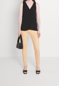 Pepe Jeans Skinny-Farkut - apricot