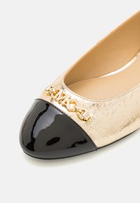 MICHAEL Michael Kors REBECCA BALLET - Ballerine - pale gold