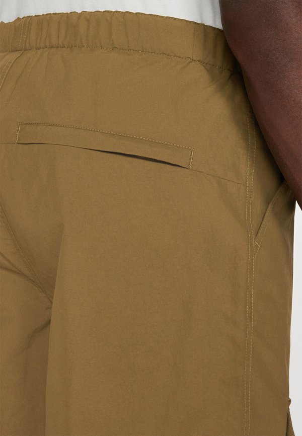 YERIEL - Outdoor shorts - dark olive4